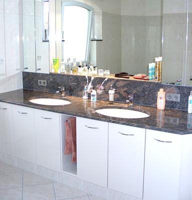 Doppelwaschtisch mit Spiegelschrank